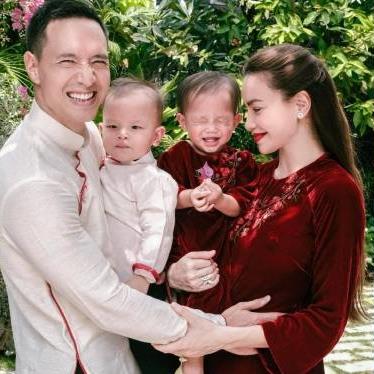 Gia đình Hồ Ngọc Hà - Kim Lý và loạt nhà sao Việt cùng diện áo dài Tết