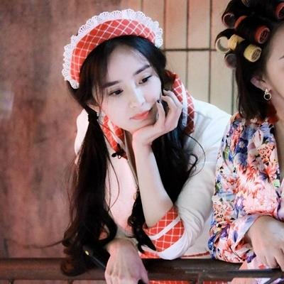 Dương Mịch và dàn mỹ nhân Hoa ngữ "đu trend" hầu gái