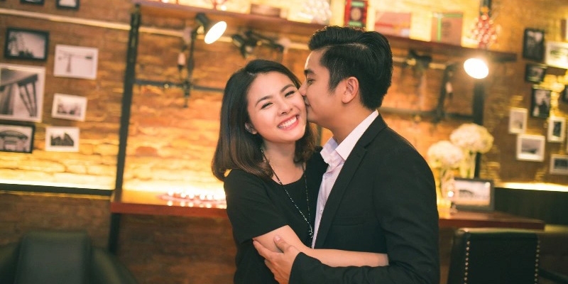 5 màn cầu hôn gây chấn động của sao Việt: Đông Nhi khoe nhẫn cực đỉnh