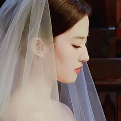 Nhiệt Ba hủy sự kiện, ảnh hóa cô dâu của Lưu Diệc Phi hot trở lại