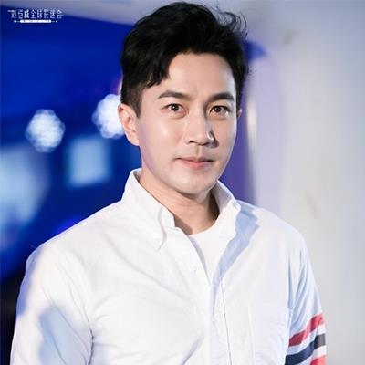 Chung Hán Lương và dàn sao nam có sự nghiệp sáng chói sau khi rời TVB