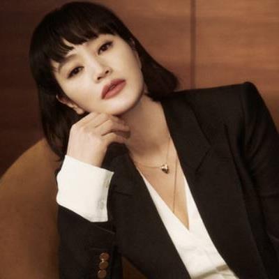 Kim Hye Soo: Chị đại gánh nợ cho mẹ còng lưng, tuổi 50 sống một mình