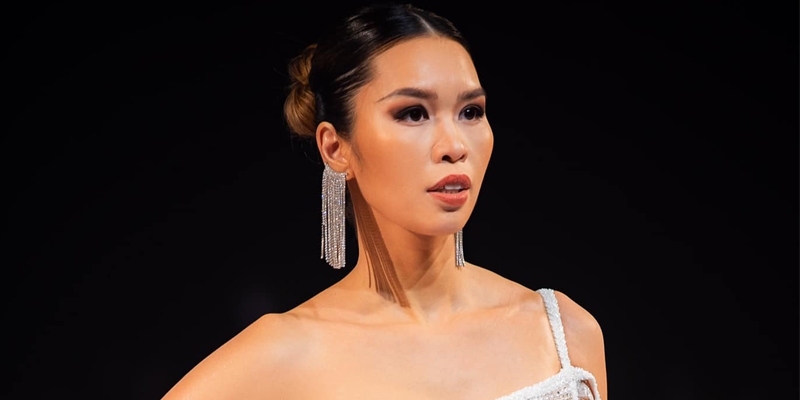 Siêu mẫu Hà Anh và dàn mỹ nhân Việt pose dáng chụp hình