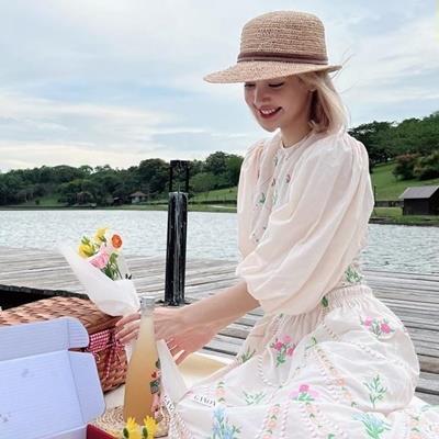 Học sao Hàn diện váy hoa đón hè: Lisa xinh chuẩn tiểu thư
