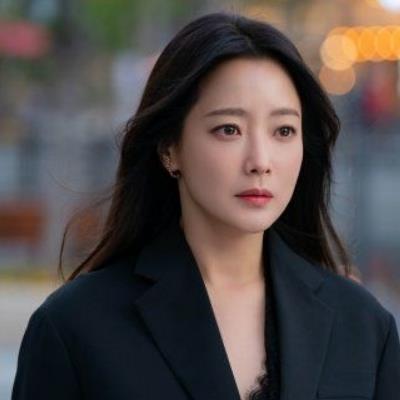 Từ "ngọc nữ phim bi", Kim Hee Sun đã thành nữ thần "phi thực tế"