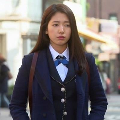 Nữ chính nhà nghèo ở phim Hàn, thiếu gì chứ không thể thiếu đồ hiệu