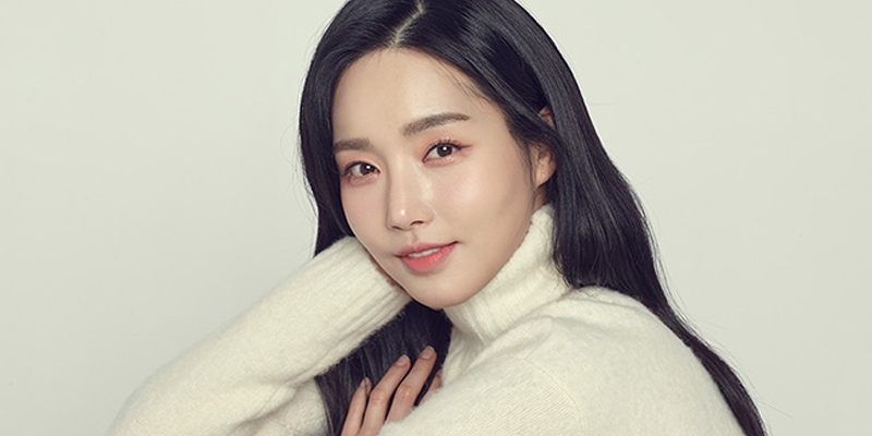 Kim Yu Mi: Hoa hậu có vẻ ngoài giống Park Min Young