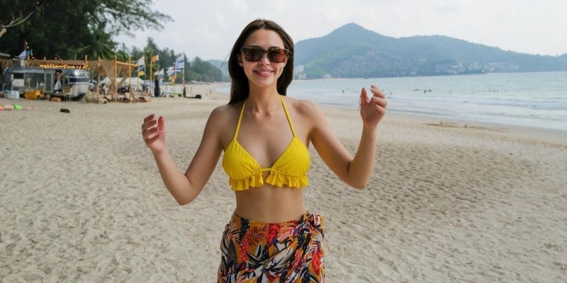 Mỹ nhân Thái thả dáng xinh đẹp trên bãi biển 