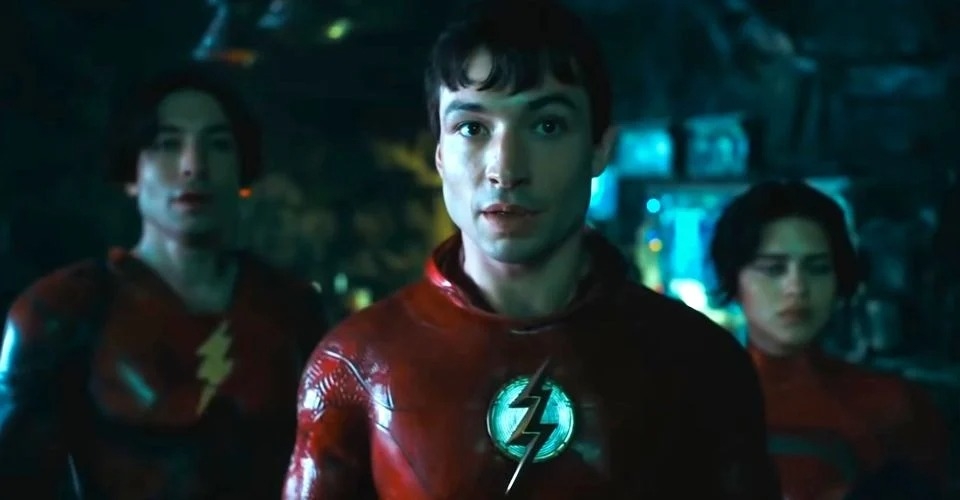 Ezra Miller có nguy cơ mất vai The Flash sau loạt ồn ào