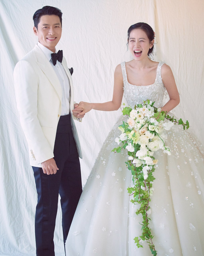 1Khám phá bí mật xa xỉ đằng sau chiếc váy cưới của Song Hye Kyo  BLOG  CƯỚI