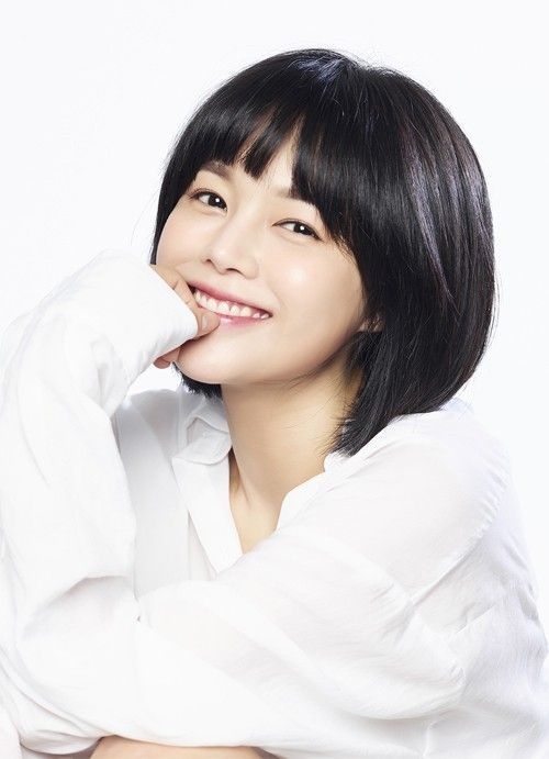 Cô Dâu Vàng” Lee Young Ah xinh đẹp dịu hiền, hạnh phúc bên chồng con