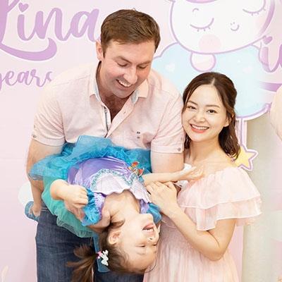 Lan Phương cùng chồng Tây tổ chức sinh nhật cho con gái