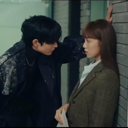 "Chemistry" của Lee Sung Kyung và dàn người yêu chân dài trên màn ảnh
