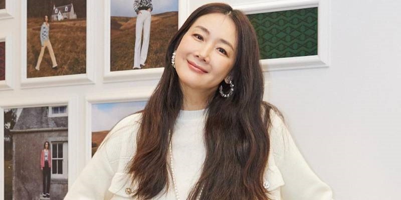 Choi Ji Woo: "Nữ hoàng nước mắt" thành bà mẹ U50 vẫn trẻ đẹp bất chấp