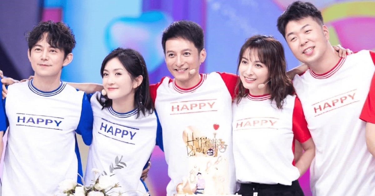 Tạ Na, Hà Cảnh, Ngô Hân và dàn MC Happy Camp sau nửa năm ngưng show