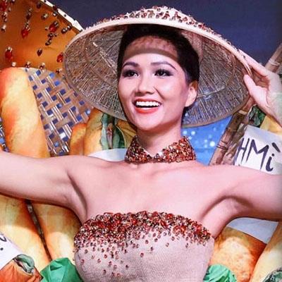 Muôn vạn kiểu trang phục dân tộc Việt ở đấu trường nhan sắc quốc tế
