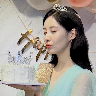 Mỹ nhân làng phim Hàn xinh đẹp hết nấc trong tiệc sinh nhật