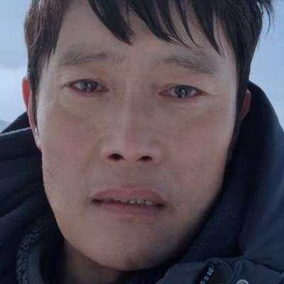 Lee Byung Hun diễn xuất cảm xúc đỉnh cao, cân trọn tập cuối Our Blues
