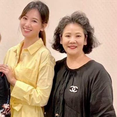 Trấn Thành và dàn sao Việt có mẹ vợ trẻ đẹp bất ngờ