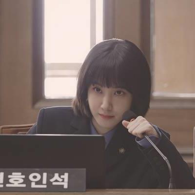 Phim Hàn 15/7: Nữ Luật Sư Kỳ Lạ Woo Young Woo 3 tuần liền tăng rating