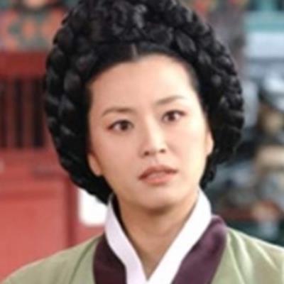 Kyun Mi Ri: "Mama Chuê" của Nàng Dae Jang Geum, tươi trẻ ở tuổi 57
