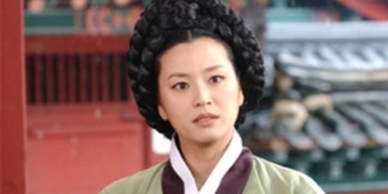 Kyun Mi Ri: "Mama Chuê" của Nàng Dae Jang Geum, tươi trẻ ở tuổi 57