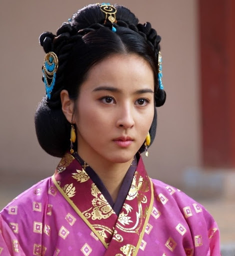 Han Hye Jin của Truyền Thuyết Jumong: Nay lui về ở ẩn bên chồng con