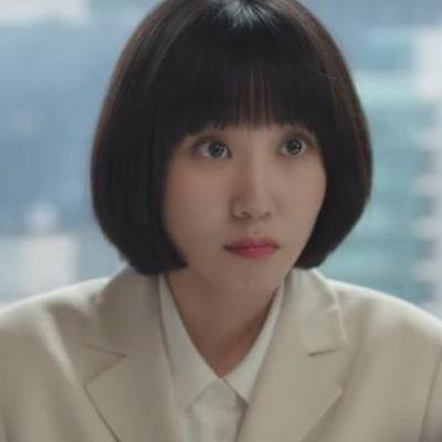 Phim Hàn 4/8: Nữ Luật Sư Kỳ Lạ Woo Young Woo rating giảm dù dẫn đầu