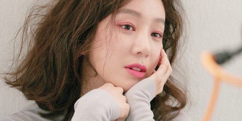 Jung Ryeo Won: Nữ diễn viên từng bị tố "đào mỏ" nay bình yên đóng phim