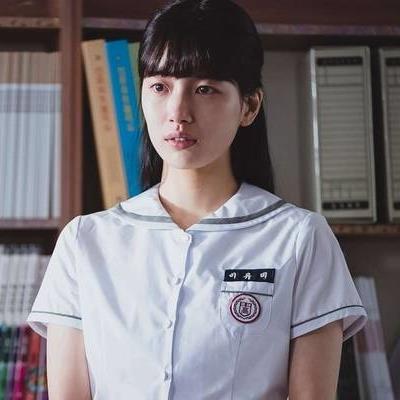 5 mỹ nhân khoe vẻ trẻ trung khi mặc đồng phục trong phim Hàn 2022
