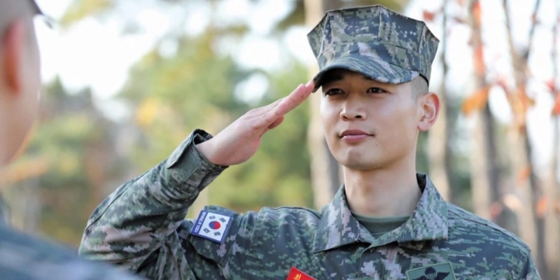 4 nam idol hiếm hoi được quân đội tuyên dương trong quá trình nhập ngũ