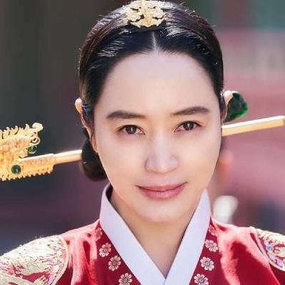 The Queen's Umbrella và dàn phim cổ trang nữ quyền Hàn xuất sắc nhất