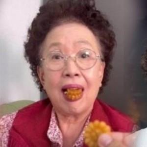 Bà nội quốc dân Na Moon Hee khiến dân tình "phát sốt" khi làm TikToker