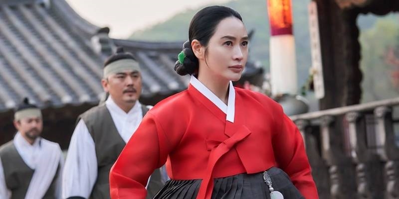 The Queen's Umbrella đánh dấu 20 năm Kim Hye Soo đóng drama cổ trang