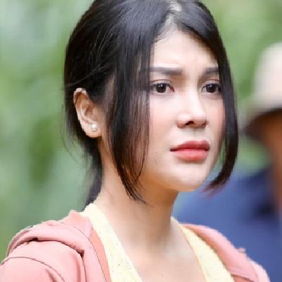 Hậu trường cực xinh của Lily Chen trong Mẹ Rơm, cực thân với tình địch