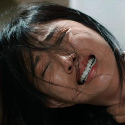 Mẹ Rơm: Huỳnh Hồng Loan bị anh trai "tác động vật lý" thật ở trên phim