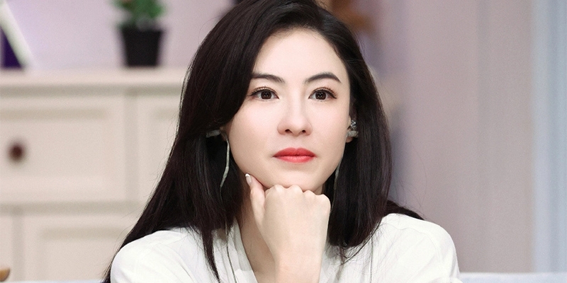 Nghe nói bố con út của Trương Bá Chi là đại gia hơn cô đến 27 tuổi