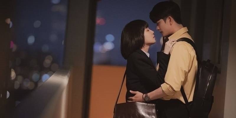 Hậu trường thú vị sau những cảnh tình cảm ngọt ngào trong phim Hàn