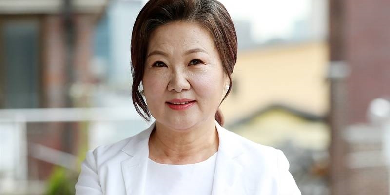 Kim Hae Sook: Nghiệp diễn 48 năm quen thuộc với những vai bà mẹ hiền