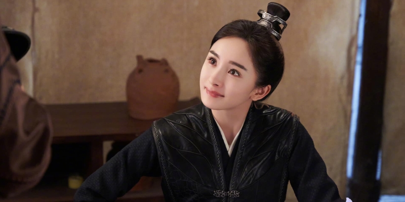 Vương Sở Nhiên: Lộ Tư lại sửa ảnh quá lố, Gia Luân phải kê chân để cao hơn  nữ chính?