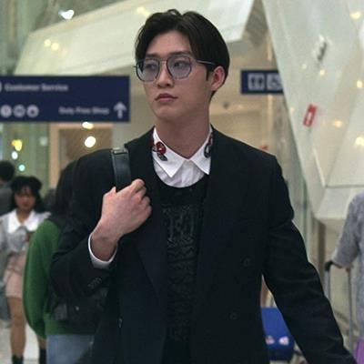 XO, Kitty: Cuốn phim hường phấn của giới Rich Kid 