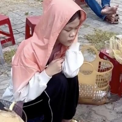 Hiện tượng mạng Thanh Nga Bento: 19 tuổi nghỉ học, bán bắp phụ mẹ