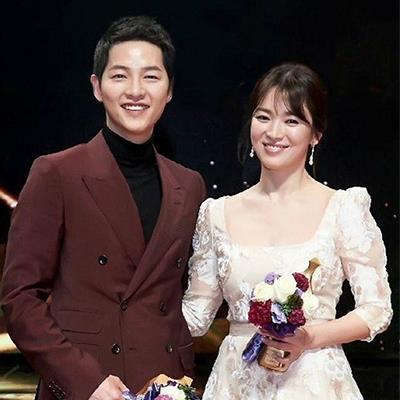 Cặp đôi càng ra dẻ càng toang: Joong Ki - Hye Kyo "mãi mãi" là hai năm