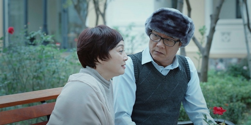Phim Việt ghi hình lệch mùa phát sóng: Diễn viên mặc áo cổ lọ giữa hè