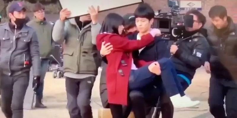 Hậu trường vỡ mộng trong phim Hàn: Cười mệt vì ôm công chúa "pha kè"