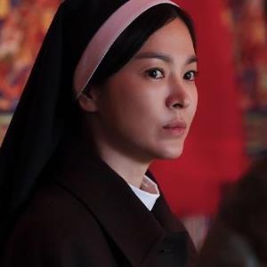 Dark Nuns: Nữ tu bóng tối: Song Hye Kyo trở lại ấn tượng