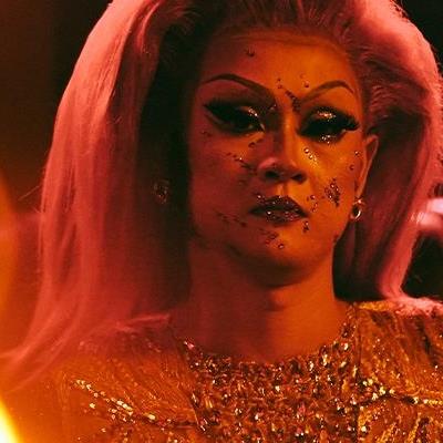 Dưới đáy hồ: Khi Drag queen trở thành linh hồn của câu chuyện